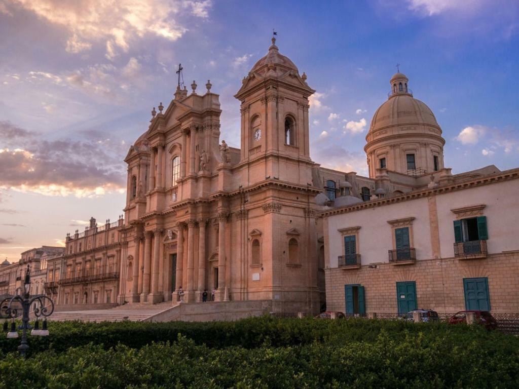 Porta Nazionale Dependance Bed & Breakfast Noto Exterior photo